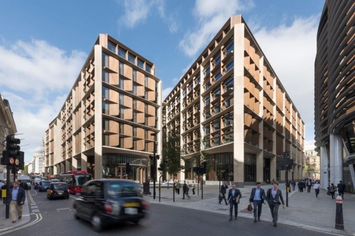 Bloomberg: dwa budynki rozdzielone deptakiem zapewniają powierzchnię biurową i handlową dla 4 000 londyńskich pracowników Bloomberg. Zdjęcie: Nigel Young/Foster + Partners